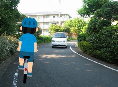 道路の左側を通る写真